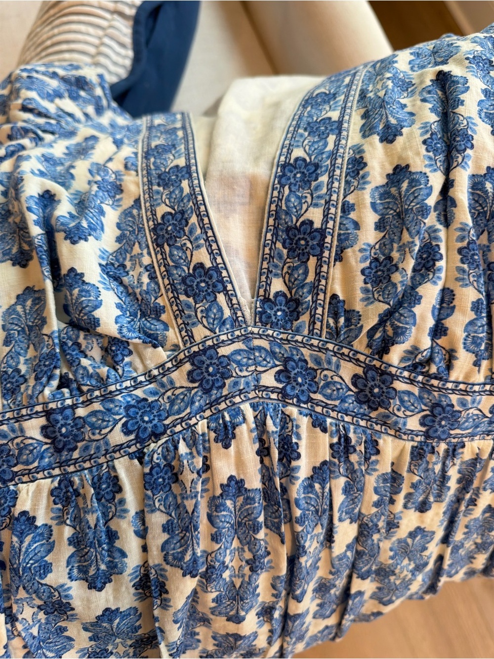 Max Studio London Blue White Floral Boho Maxi Dress V Neck Flutter Sleeve M - Picture 5 of 8
